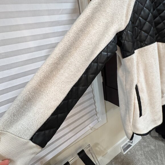 Asymmetrical Fleece with Vegan Leather detail - Picture 4 of 6